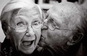 old-people-kissing-12-6-10